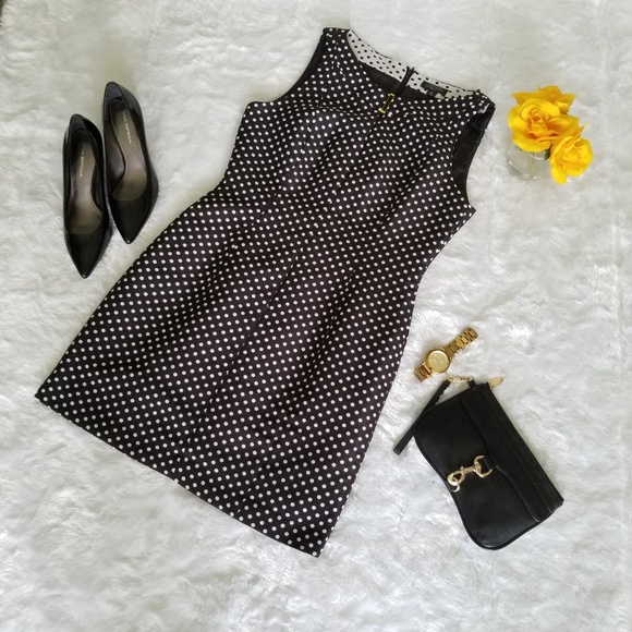 T Tahari Dresses & Skirts - T Tahari Sleeveless Sheath Dress